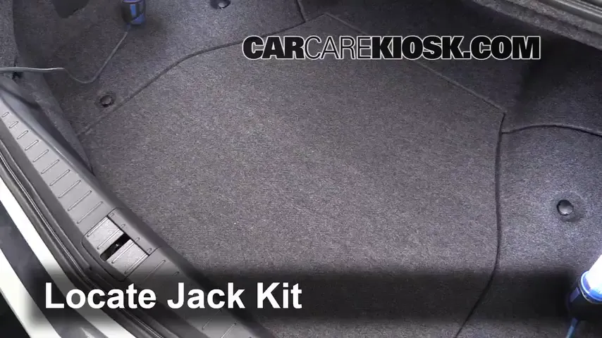 2012 Acura TL 3.5L V6 Pneus et roues Changer un pneu crevé